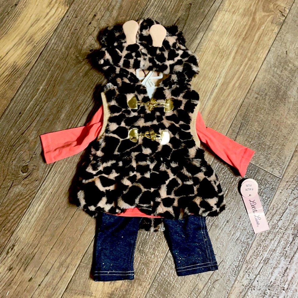 BNWT Little Girl Faux Fur Vest Outfit 💕